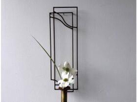 「侘び」と「錆び」の花器　H30×W10×D10cm　鉄・真鍮・錆