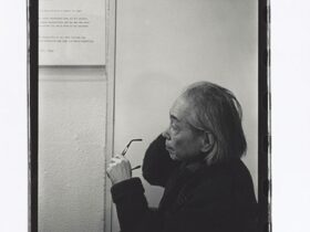 安齊重男《瀧口修造、自由が丘画廊、東京、1978年1月》1978年/1980年代前半、石橋財団アーティゾン美術館　© Estate of Shigeo Anzaï