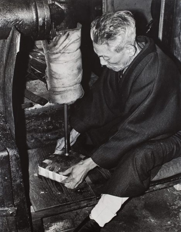 50周年記念特別展「 つなぐ金箔と工芸のかたち－安江孝明コレクション－」