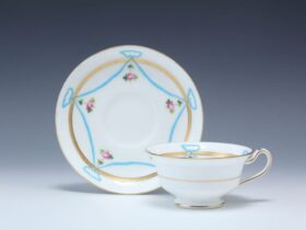 ミントン 金彩トルコ石ブルーリボンにバラ絵ティーカップ＆ソーサ― Tiffanyのために制作 1910年