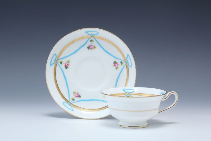ミントン 金彩トルコ石ブルーリボンにバラ絵ティーカップ＆ソーサ― Tiffanyのために制作 1910年