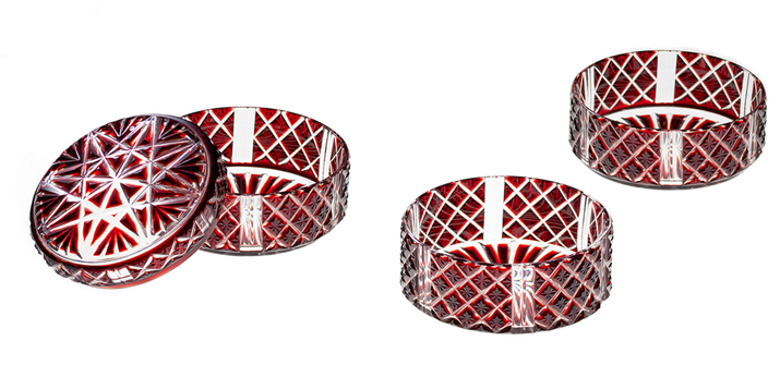 薩摩切子さつまきりこ三段重さんだんじゅう（菓子器かしき）
江戸時代・19世紀
九州国立博物館