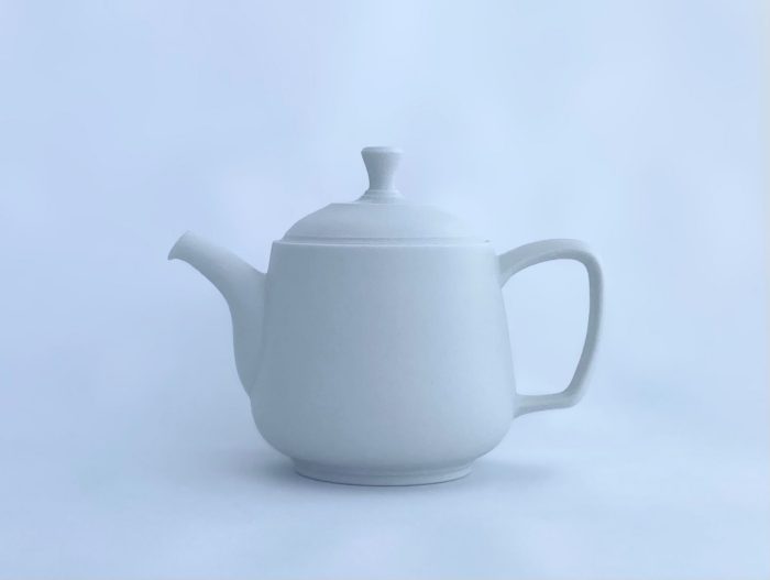 髙阪　実由

白磁注器

幅15.3×奥行9.2×高さ11.3cm