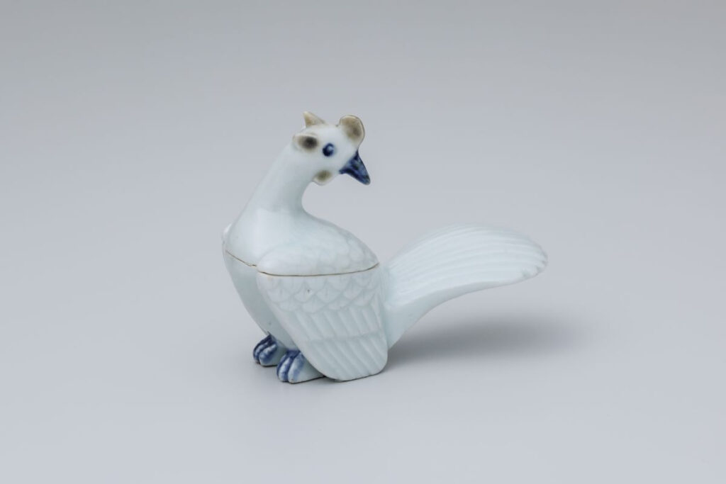 染付辰砂鳥形香合 1630～1640年代　肥前 有田 個人蔵