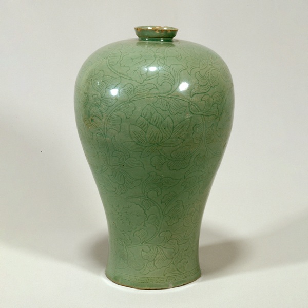 青磁蓮唐草文瓶 （せいじはすからくさもんへい）
韓国　高麗時代・12世紀