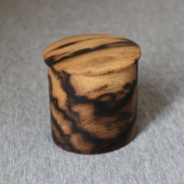 黒柿茶器

6.6×7.5×7.5㎝