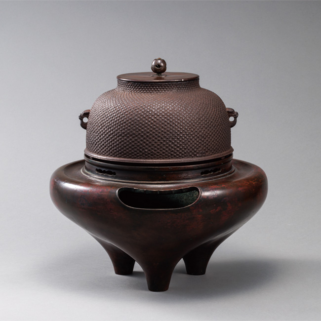霰真形釜 古芦屋
二代 宮崎寒雄 唐銅朝鮮風炉
大西浄中極