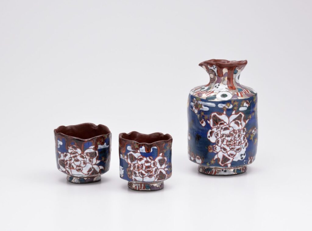 右／徳利　ハロウィンブンチョーマ

W7.7×D8×H12.5㎝

49,500円

 

中央／ぐい呑　ハロウィンブンチョーマ

Φ5.5×H5.6㎝

27,500円

 

左／ぐい吞　ハロウィンブンチョーマ

W6×D5.8×H5.8㎝

27,500円