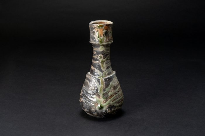 伊賀窯変花入

W13xD14xH29㎝