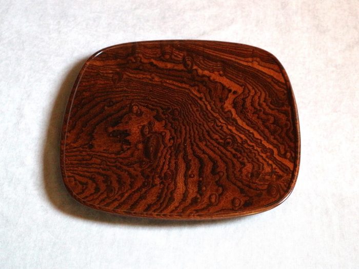 神代欅拭漆盤

33.0×33.0×2.8㎝