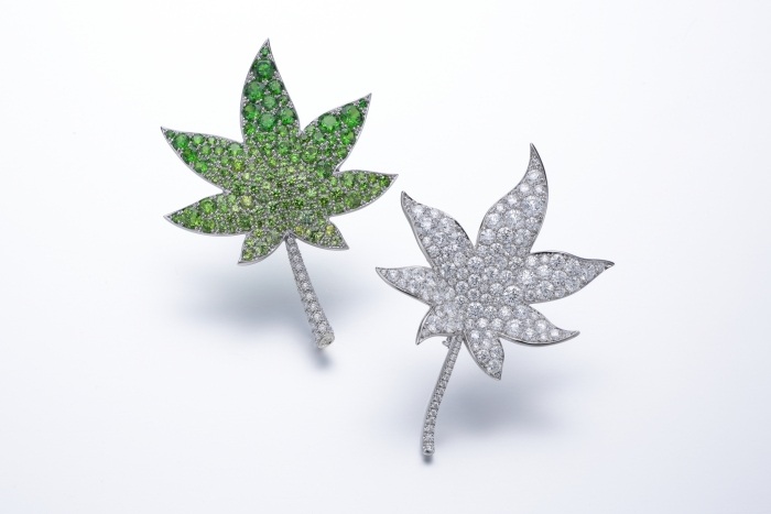 紅葉 (18K/Pt ダイヤモンド、デマントイドガーネット、サファイア、ルビー)