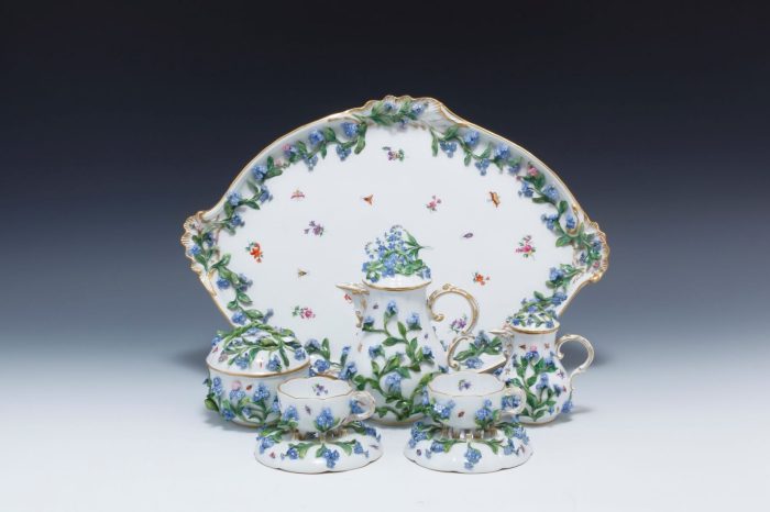 マイセン

忘れな草付二人用キャバレーセット

1860-80年