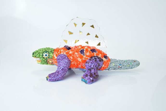 「星屑の生き物ーディメトロドン」

11.0×22.0×10.5cm

針金、石粉粘土、ガラスモザイク