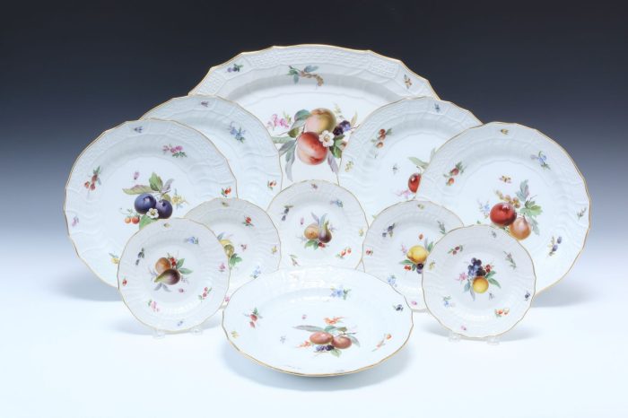 マイセン

ニューブランデンスタインボーダー果実絵プレイトセット

1890-1900年