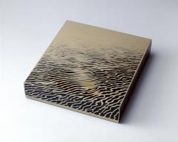 《遥か 蒟醬色紙箱》 1989年
香川県立ミュージアム蔵 撮影:高橋 章