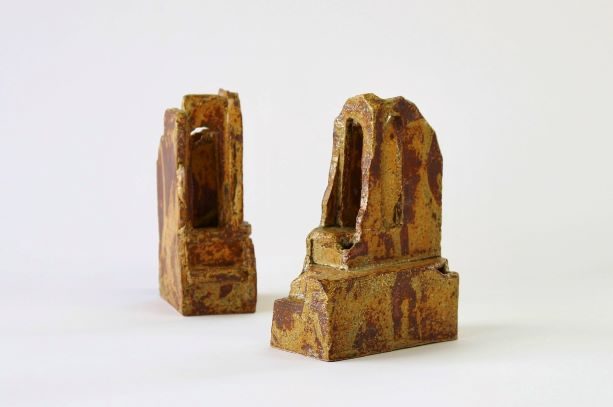 前澤　朋佳

故墟

左　幅0.5×奥行7.0×高さ16cm

5,500円

右　幅6.0×奥行12×高さ17cm