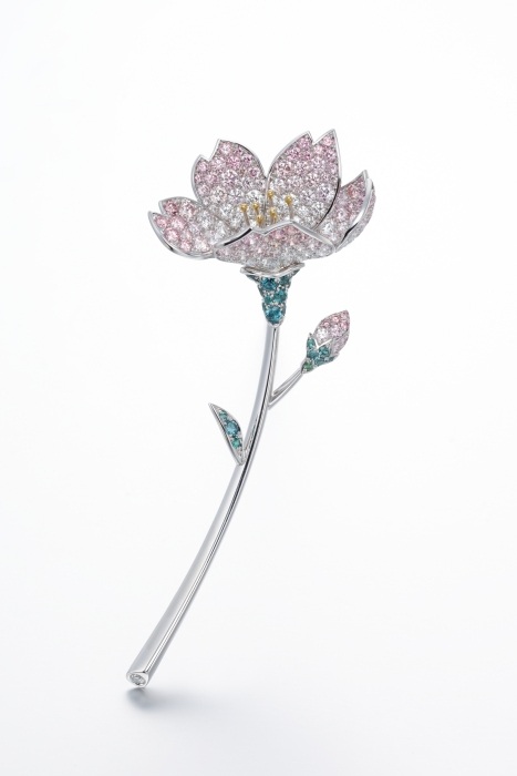 桜ブローチ
（18K/Pt ピンクダイヤモンド、ダイヤモンド、ガーネット、サファイア）