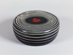 《水の音 蒟醬蒔絵食籠》 1994年
東京国立博物館蔵