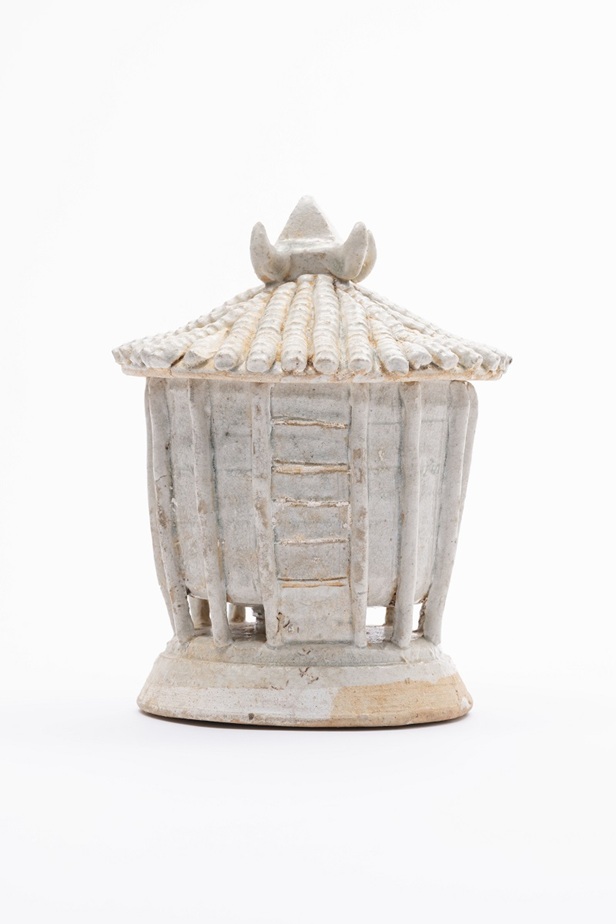 《白磁囷（はくじきん）》
南宋（12-13世紀） H20.0×φ16.0㎝
所蔵：愛知県陶磁美術館（茂木計一郎氏寄贈） 撮影：益永研司