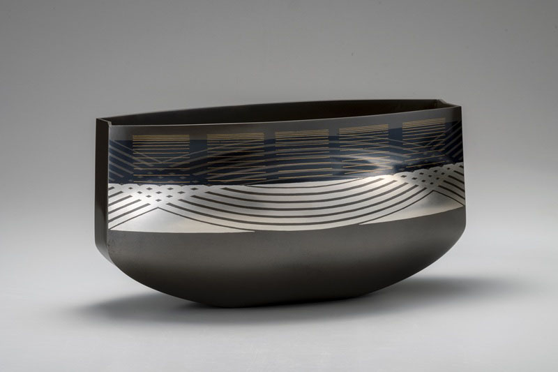 中川衛《象嵌朧銀花器》平成7年(1995)