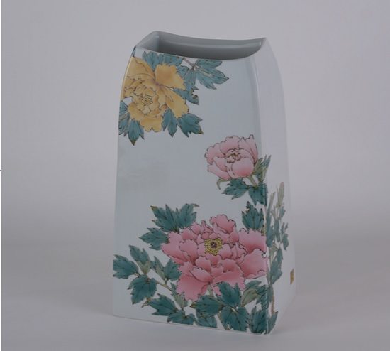 扁壺　牡丹図
縦13×横20.5×高35㎝