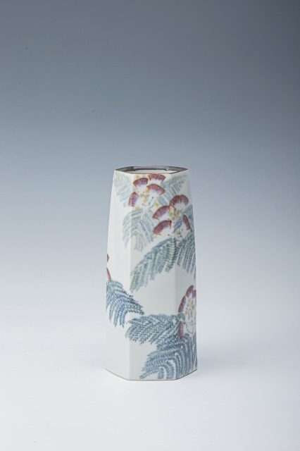 色絵ねむの木花器
幅9.1×奥行8.3×高19.7㎝