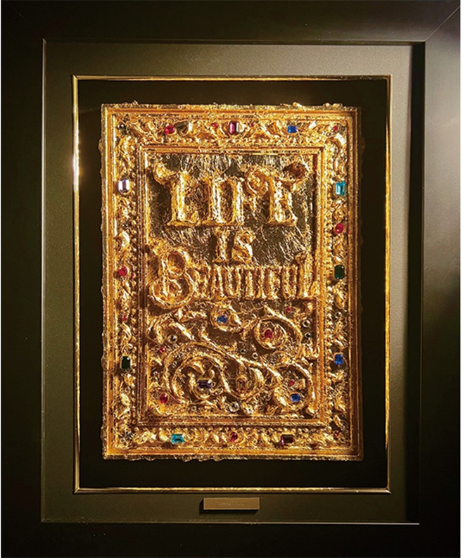 「ライフ・イズ・ビューティフル」
F4
金箔/スワロフスキー/モデリングペースト