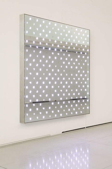 宮島達男《Changing Time with Changing Self No.25-W》