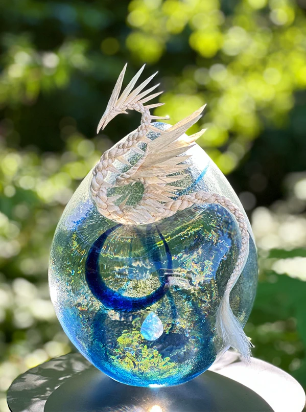 「碧ノ翼・アオノツバサ」 （幅23×奥行23×高さ33cm）