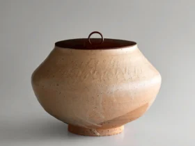 「唐津叩き文水指」（径23.5×高さ17.8cm）