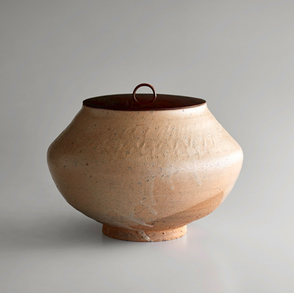 「唐津叩き文水指」（径23.5×高さ17.8cm）