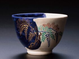 金色彩松藤文茶盌』