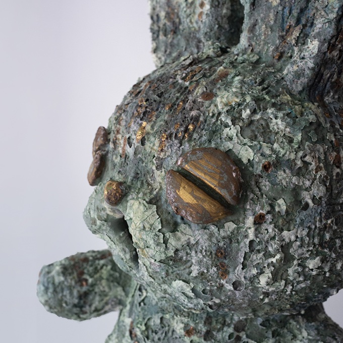 波部圭亮「兎土偶」（部分）幅24×奥行19×高さ45㎝