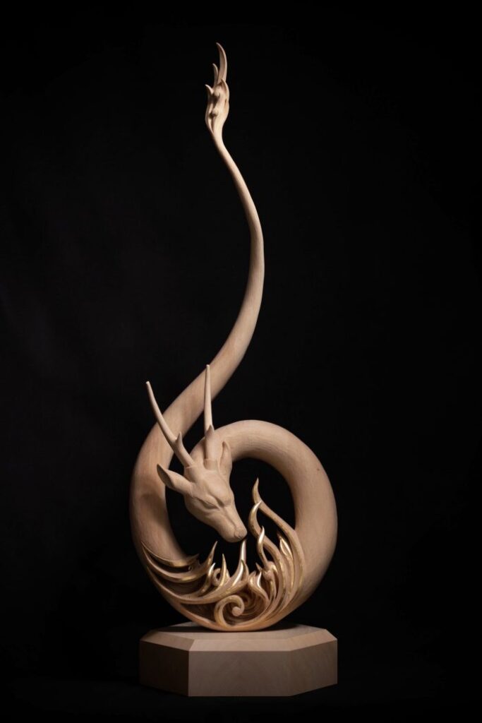 百々謙三「澄光-輪廻」
木曽檜・金箔・金泥
高97×幅31×奥行26㎝