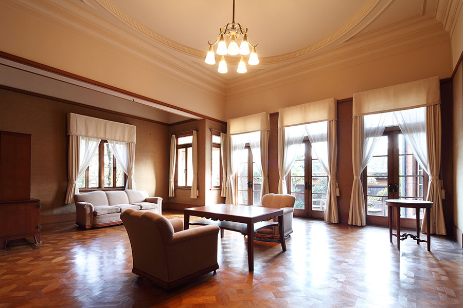 有隣荘　洋間（設計：薬師寺主計）