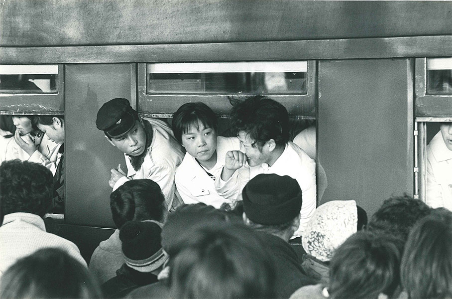 千葉禎介《集団就職列車 横手駅》 1964年頃　秋田県立近代美術館蔵
