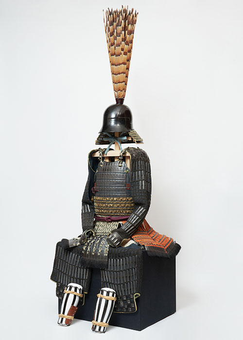 「銀札啄木糸射向紅威丸胴具足」（細川忠利所用）　江戸時代（17世紀）
永青文庫蔵（熊本県立美術館寄託）