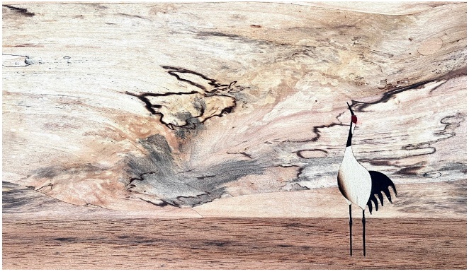 風雲の鶴
技法　　：木象嵌
素材　　：天然木（カワヤナギ・クルミ・ソヨゴ・コクタン・カリン）
サイズ　：高さ34×幅48cm