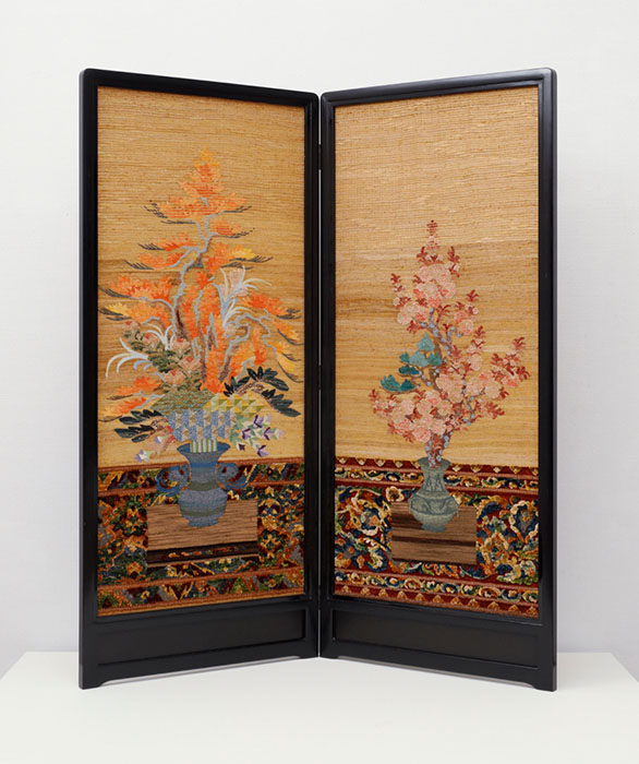 《⼿織錦屏⾵ ⽴花》1935年　京都市美術館