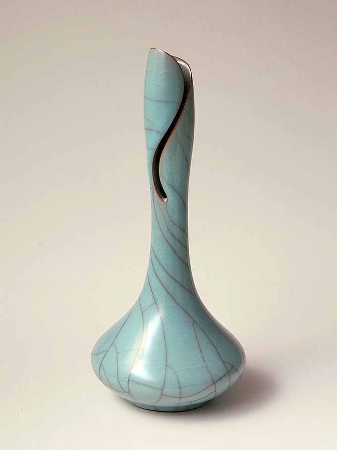 青瓷花生 「花笑み」　径13.6×高30.6cm