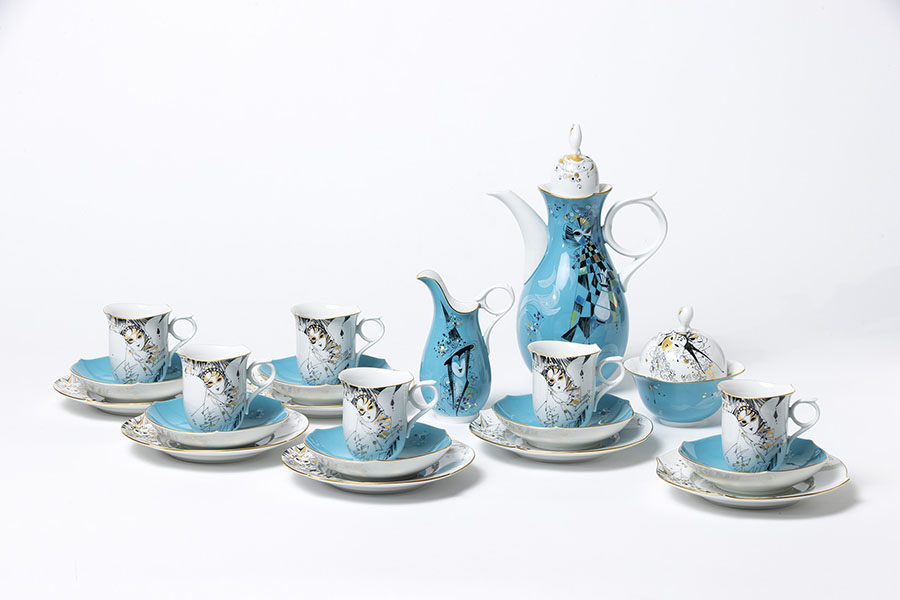《祝祭舞踏会》コーヒーサービス　装飾：ハインツ・ヴェルナー　器形：ザビーネ・ヴァックス　1998年　マイセン　個人蔵