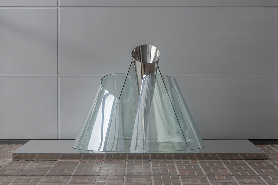 多田美波《双極子83-1》1983年、富山県産業技術研究開発センター所蔵、撮影：柳原良平