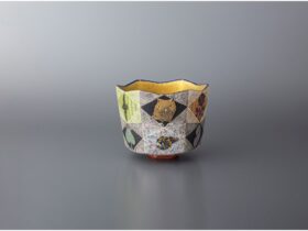 「釉刻色絵金銀彩茶盌 」 H9.7×φ12.3cm 陶