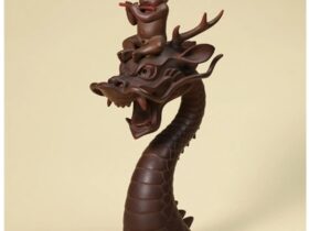 「龍笛童子」 （幅9×奥行9×高さ18cm）