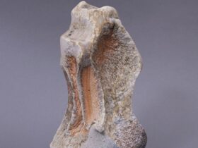 勝田友康,陶芸展,音羽画廊,穴窯焼成,くり抜き花器,陶器,炻器,磁器,銀彩,花器,茶器,日常使いの器,総合芸術家,絶対美,自我を排する,作風にこだわらない,サインを入れない,個展,東京文京区,護国寺駅,