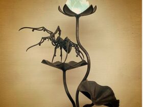 「護」　H30×W25×D25cm　鉄・樹脂