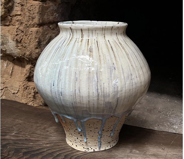 「灰釉鉄紋壺」35×H37㎝