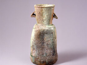 伊賀耳付花入　銘業平 桃山時代・16〜17世紀　三井記念美術館