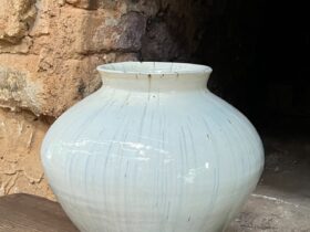 「灰釉鉄紋壷」径36cm×35cm