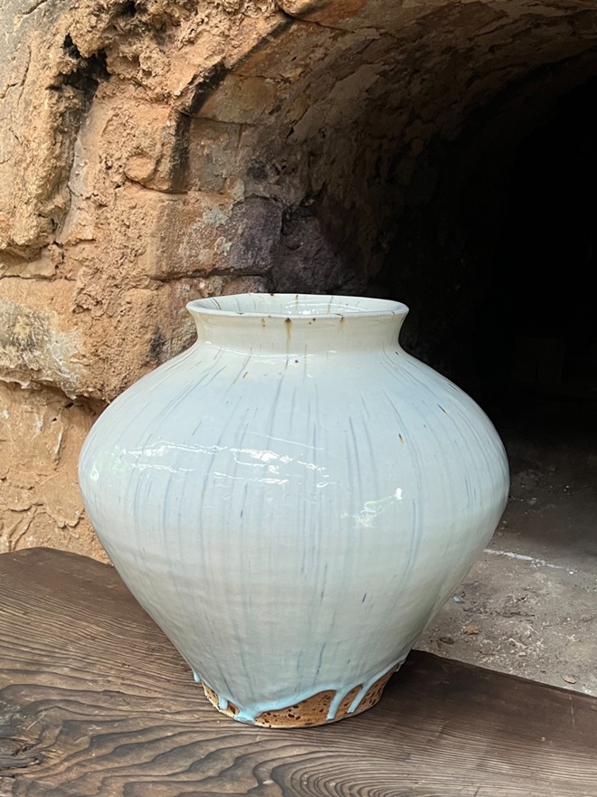 「灰釉鉄紋壷」径36cm×35cm